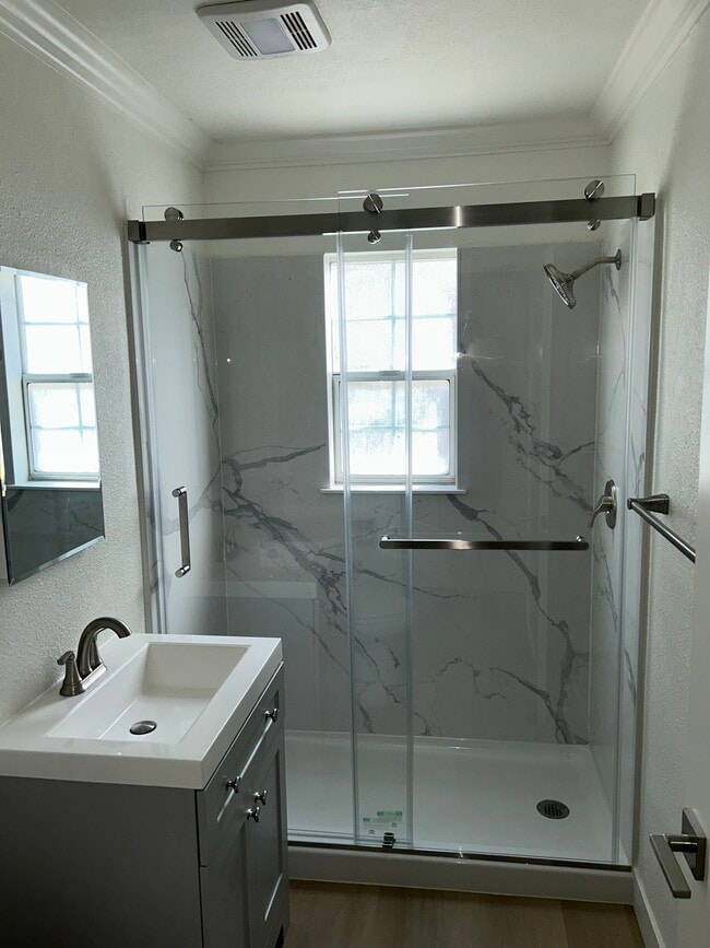 remodeled bathroom - 596 N 2nd St Unit 1