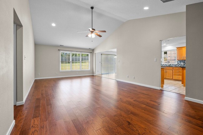 Photo - Lynwood Hills 2817/2819 Unit 2819