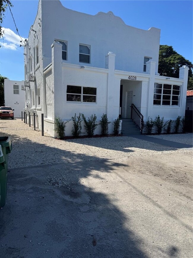 Building Photo - 4028 SW 11th St Unit asturias