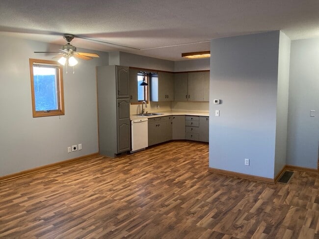Building Photo - 109 1st Ave N Unit 2