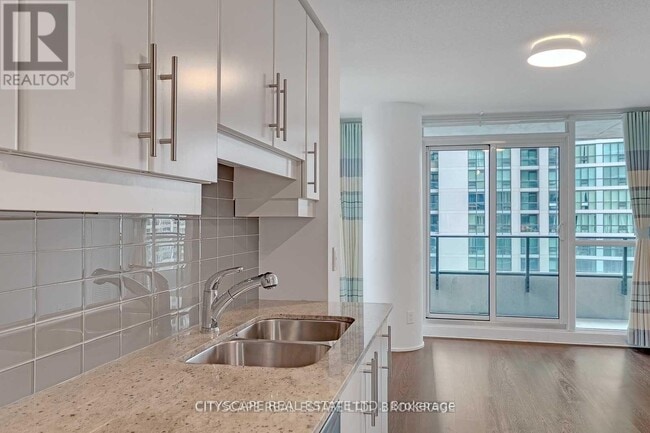 Photo - 33 Bay St. Unit 1006