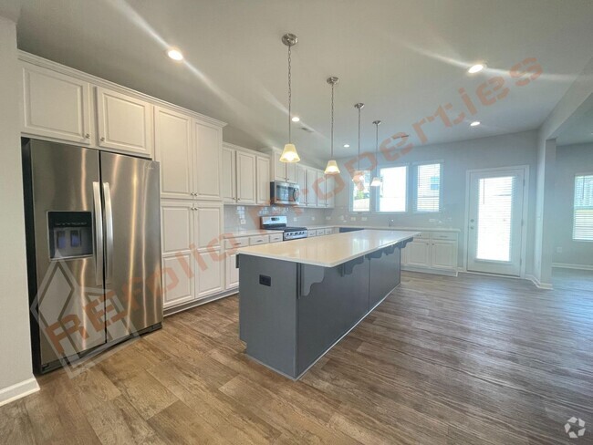 Building Photo - Stunning 5 Bedroom 3.5 Bathroom Home w/ Gu...