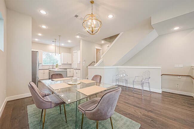 Photo - 2051 Sherwood Forest St