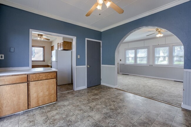 Photo - 6 Month Lease! 3Bed 2Bath with 3 Stall Garage!