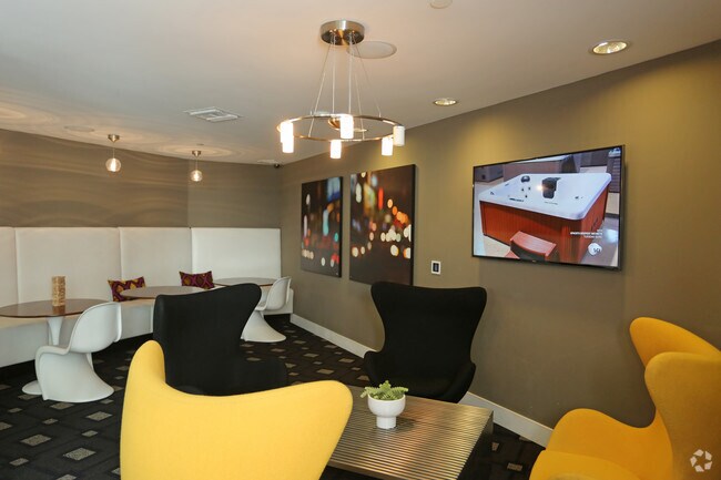 Clubhouse - Camden Glendale Apartments