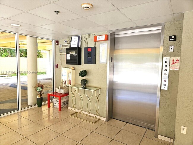 Photo - 437 SW 7th St Unit 201