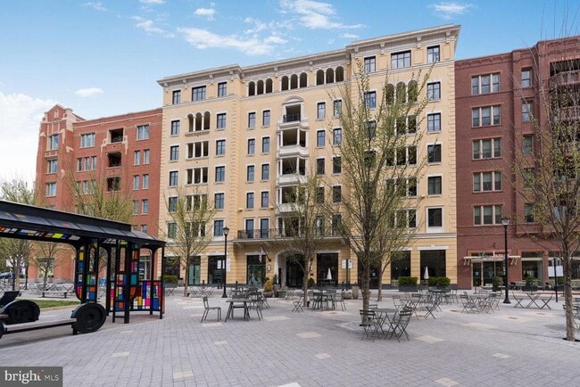 Building Photo - 8551 Connecticut Ave Unit 206