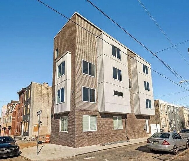 Building Photo - 623 N 36th St Unit 2