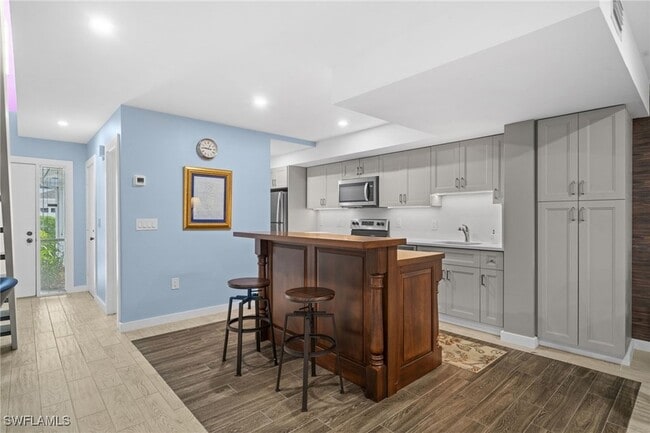 Photo - 833 Meadowland Dr