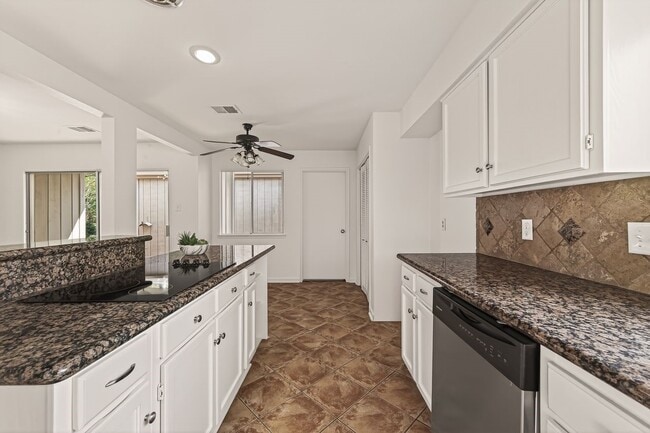 Photo - 1007 Apache Falls Dr