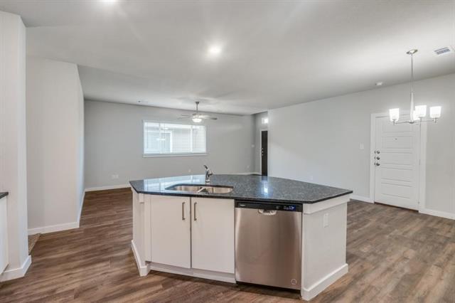 Photo - 640 Blackland dr