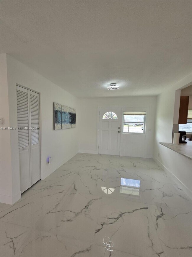 Photo - 305 SE Airoso Blvd