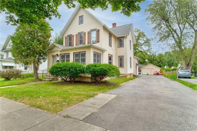 Building Photo - 4232 Lake Ave