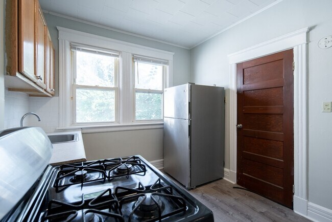 11 King Ave Unit 2