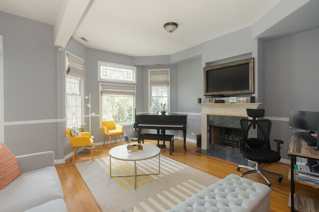 Photo - 1425 W Henderson St Unit 2