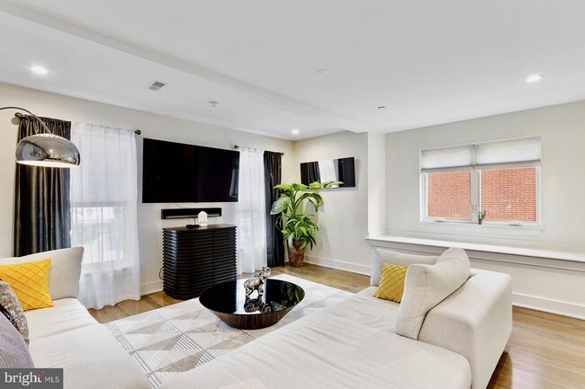 Photo - 2536 W Girard Ave Unit B