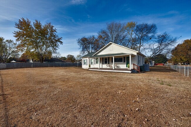 Photo - 3706 Emm Ell St SW