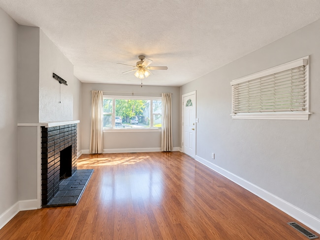 808-812-812 Blair St