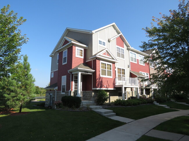 Building Photo - avail 07.01.2025, 3 bd 4 ba 2 car garage e... Rental