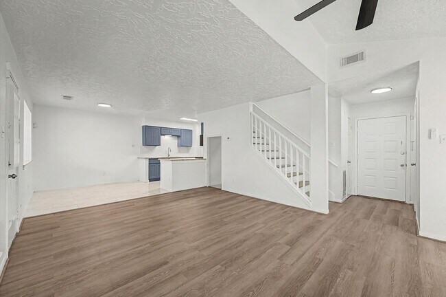 Photo - 8334 Country View Dr