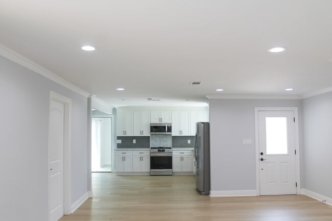 Photo - 2133 Generes Dr