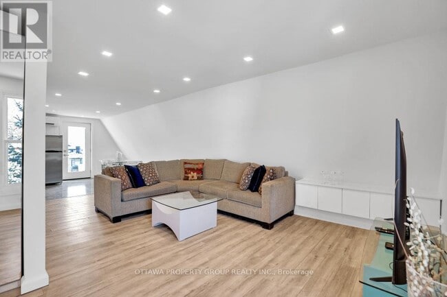 Photo - 149 Concord St S Unit C