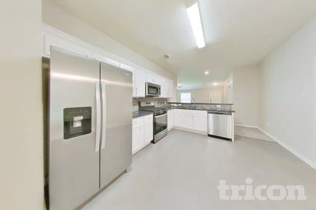 Photo - 25402 Holyoke Ln