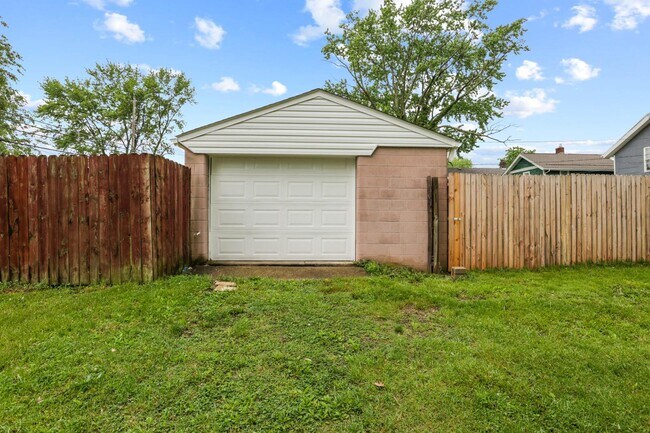 Photo - 1385 Aberdeen Ave