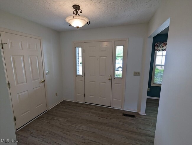 Building Photo - 1417 Hollow Wood Ln