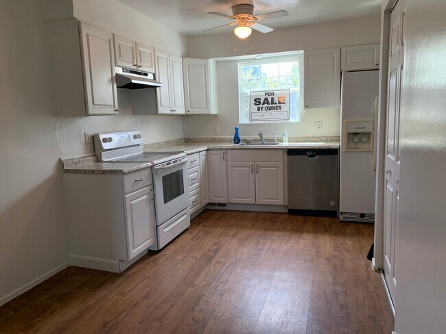 207 Chenault Ct