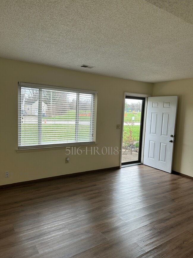 Photo - 2472 Agler Rd