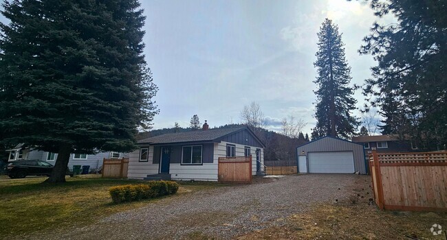 Building Photo - Fully Furnished 3 Bedroom Home in Coeur d'...