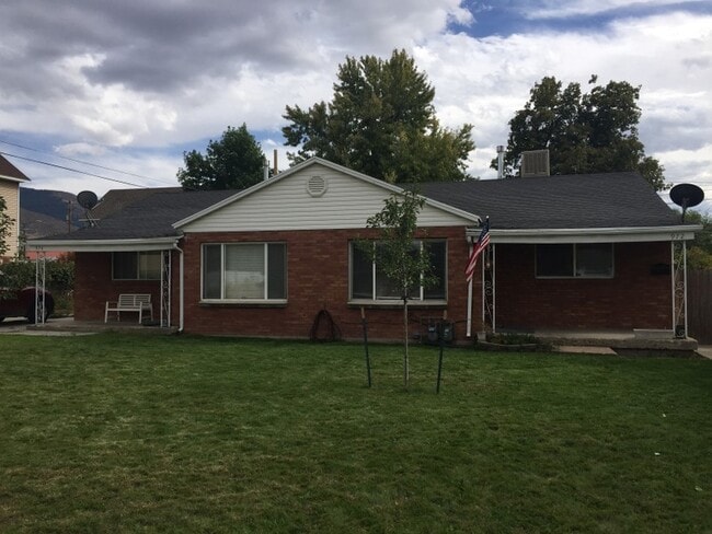 Building Photo - 974 E 50 N