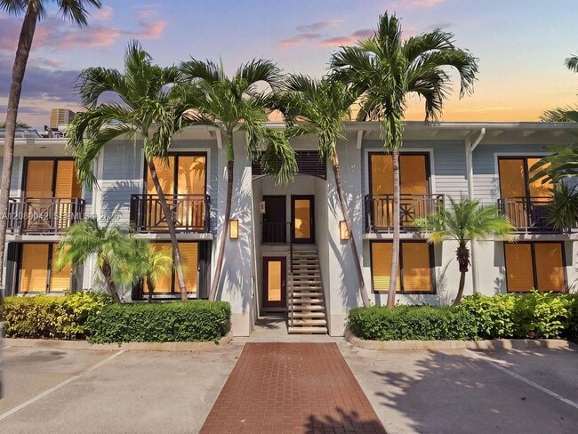 Building Photo - 1565 S Ocean Ln Unit 176
