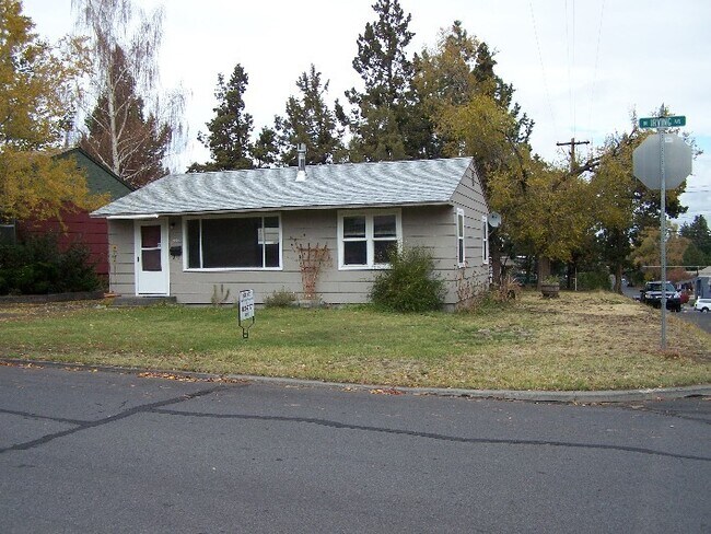 Midtown House Close to Everything, Newer C... - Midtown House Close to Everything, Newer C...