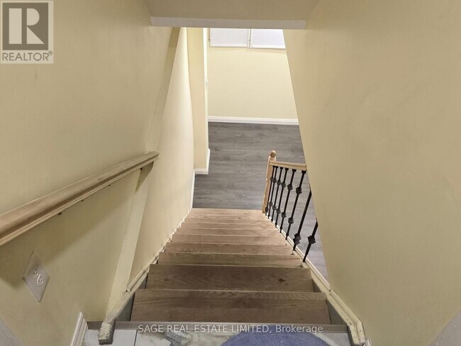 Photo - 64 Durness Ave