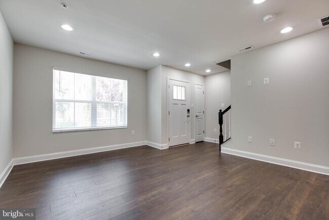 Photo - 7110 Druce Way