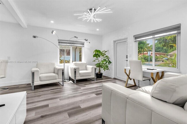 Photo - 886 NE 134th St