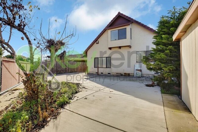 Building Photo - 809 N Hobson Ave