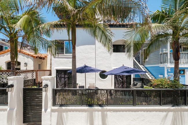 Building Photo - 734 Jersey Ct