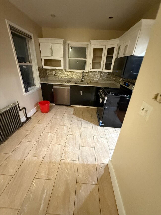 Photo - 92-14-14 Silver Rd