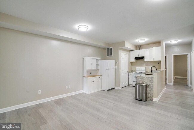 Photo - 2056 Shirlington Rd Unit B