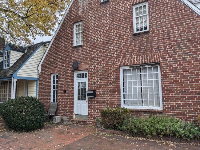 Building Photo - 17 Turntable Jct Unit 17 ttj