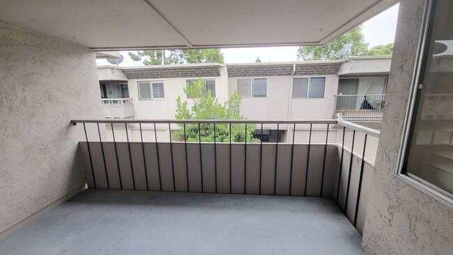 Photo - 3 bd/2 ba Townhouse close to USD.