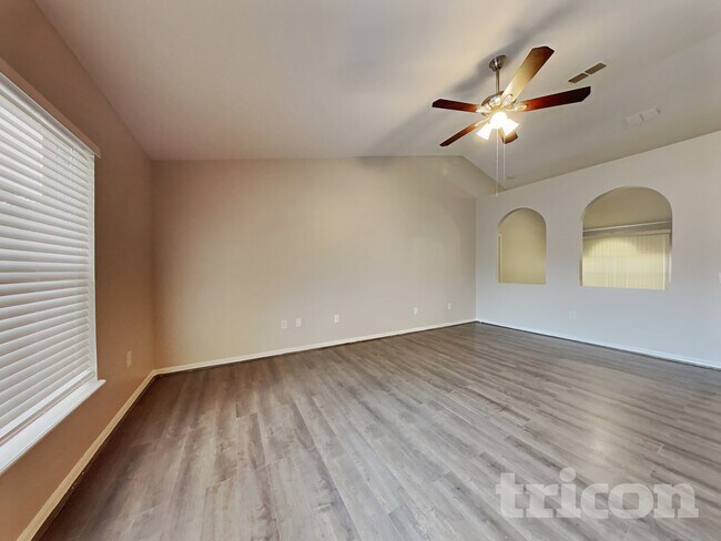 Photo - 964 Cascades Park Trail