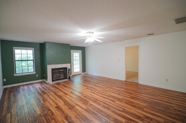 828 Ashlyn Forest Dr