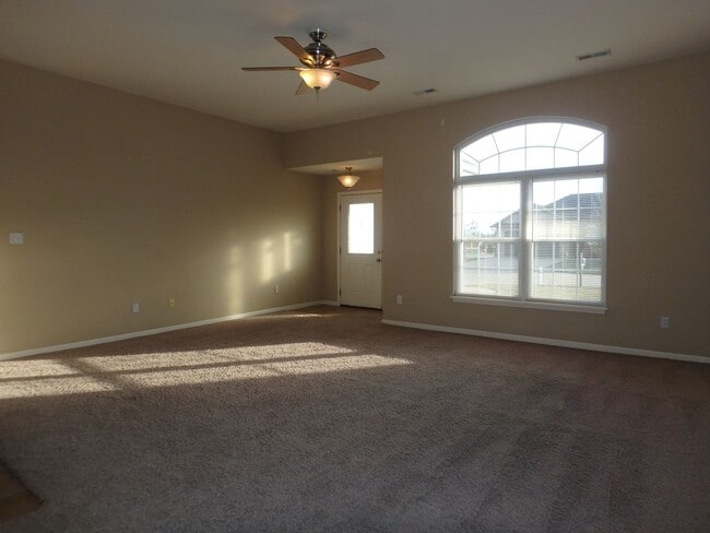 Photo - Nice 3 Bed 2 Bath House In Hunters Gate!