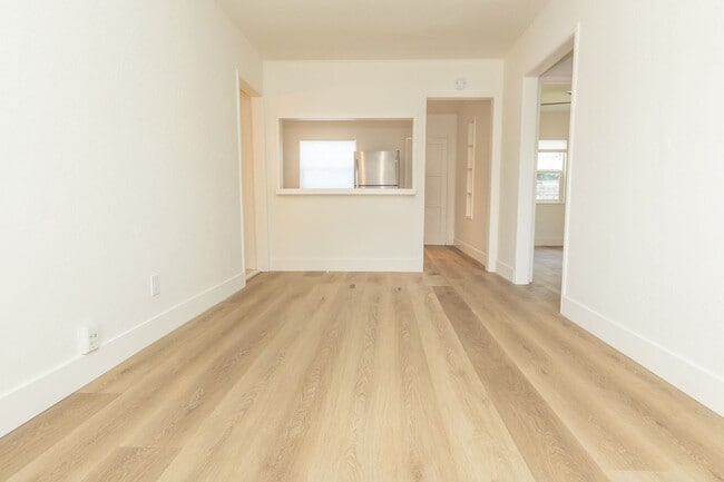 Photo - **REDUCED SECURITY DEPOSIT** Refreshed 2 Bed /1 Bath Pacific Beach Duplex Near the Ocean & Bay! Unidad 4430