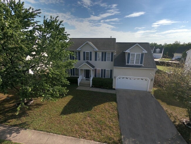 Bright & Spacious Home in Fredericksburg! - Bright & Spacious Home in Fredericksburg!