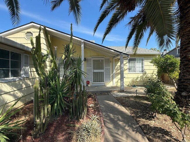 Photo - Cozy 2 bedroom 1 bathroom with pool!